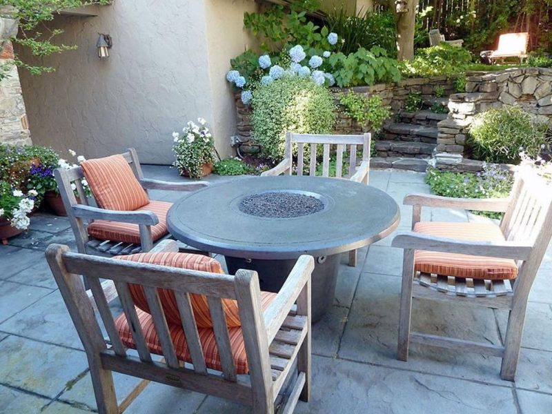 American Fyre Designs Cosmopolitan Round Fire Table